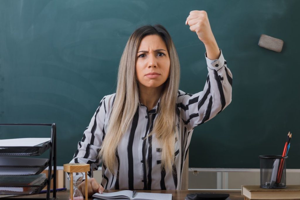 Дядя ученицы избил завуча палкой в школе под Новосибирском