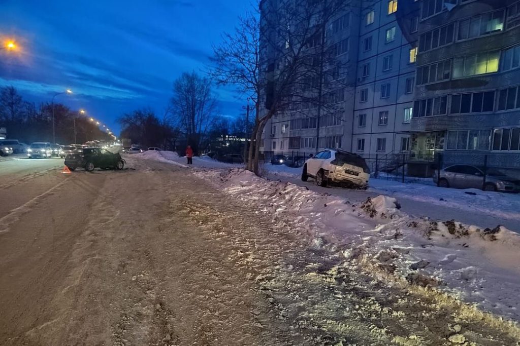Пешеход погиб в ДТП с двумя автомобилями в Новосибирске