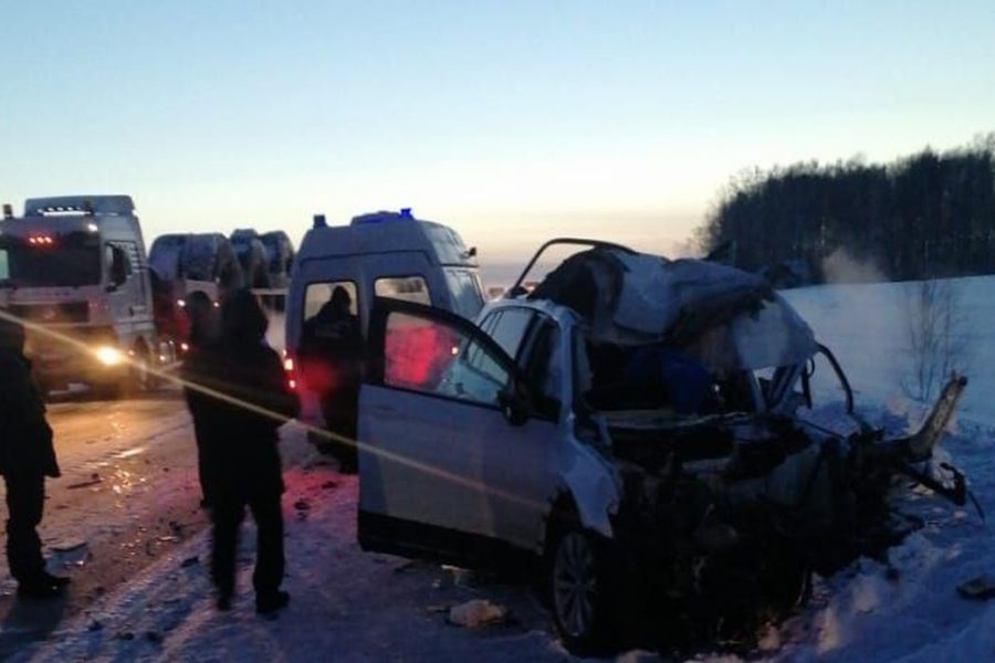 Семья с детьми пострадала в ДТП с грузовиком под Новосибирском