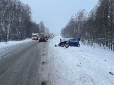 Четыре человека погибли в ДТП с тремя автомобилями под Новосибирском