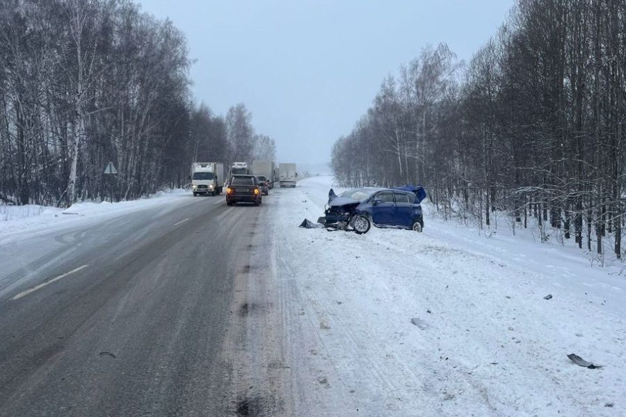 Четыре человека погибли в ДТП с тремя автомобилями под Новосибирском