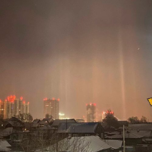 Световые столбы в небе впечатлили жителей Новосибирска