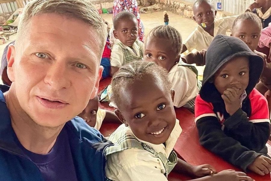 Голодных африканских детей от нищеты спасает волонтер из Новосибирска