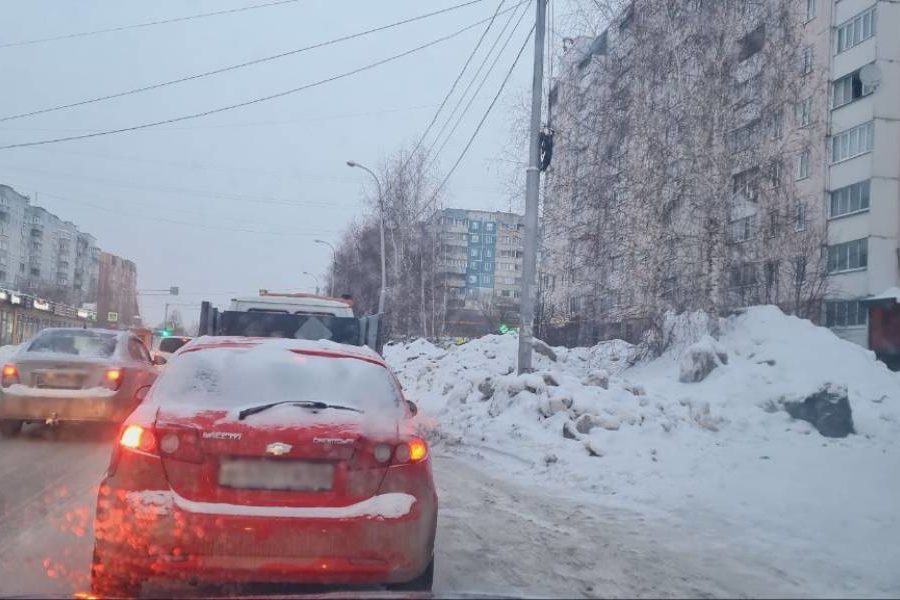 Дорожники сократили вывоз снега с улиц Новосибирска