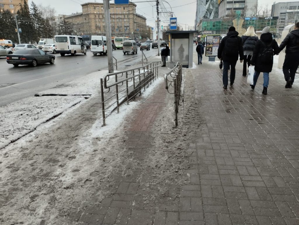 174 человека попали в больницы из-за гололеда в Новосибирске