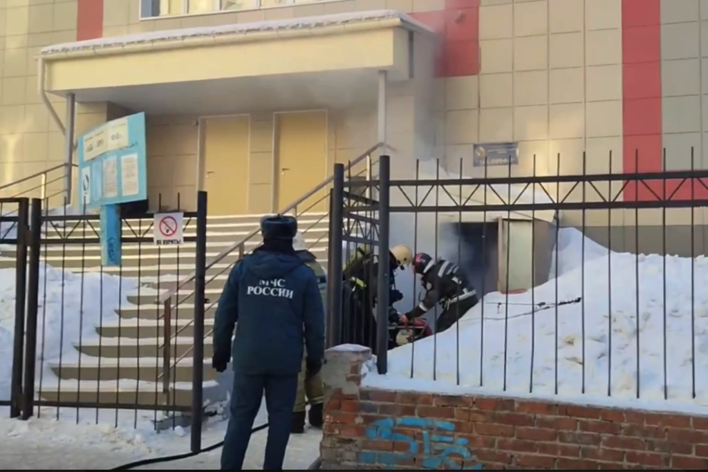 Тело погибшего обнаружено после пожара в подвале гимназии № 10 в Новосибирске