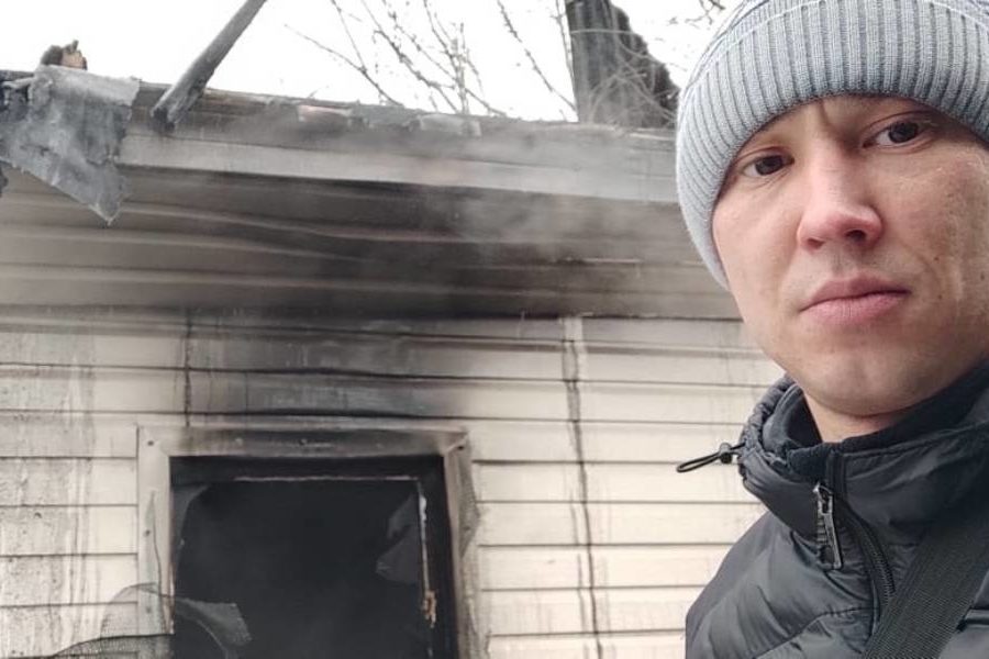 Прохожий спас из горящего дома четверых подростков в Новосибирске