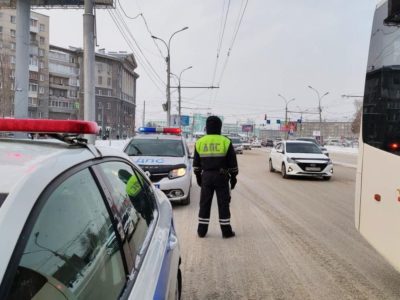 Штраф и арест на 15 суток: охоту на водителей в тонированных машинах открыли полицейские в Новосибирске