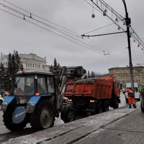 За прошлые сутки было использовано более 163 тонн противогололедной смеси в Новосибирске
