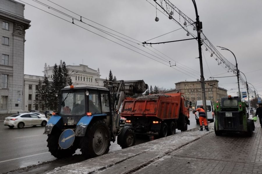 За прошлые сутки было использовано более 163 тонн противогололедной смеси в Новосибирске