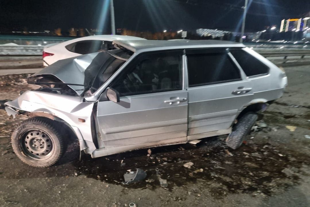 «Груда железа, без шансов выжить»: молодой мужчина погиб в аварии на Октябрьском мосту в Новосибирске