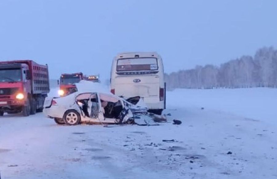 «Смотрели фотографии и плакали»: ребенок, потерявший семью в ДТП под Новосибирском учится жить заново