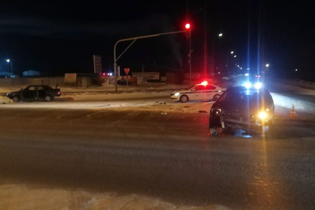 Мужчина погиб в аварии с участием двух автомобилей в Новосибирске