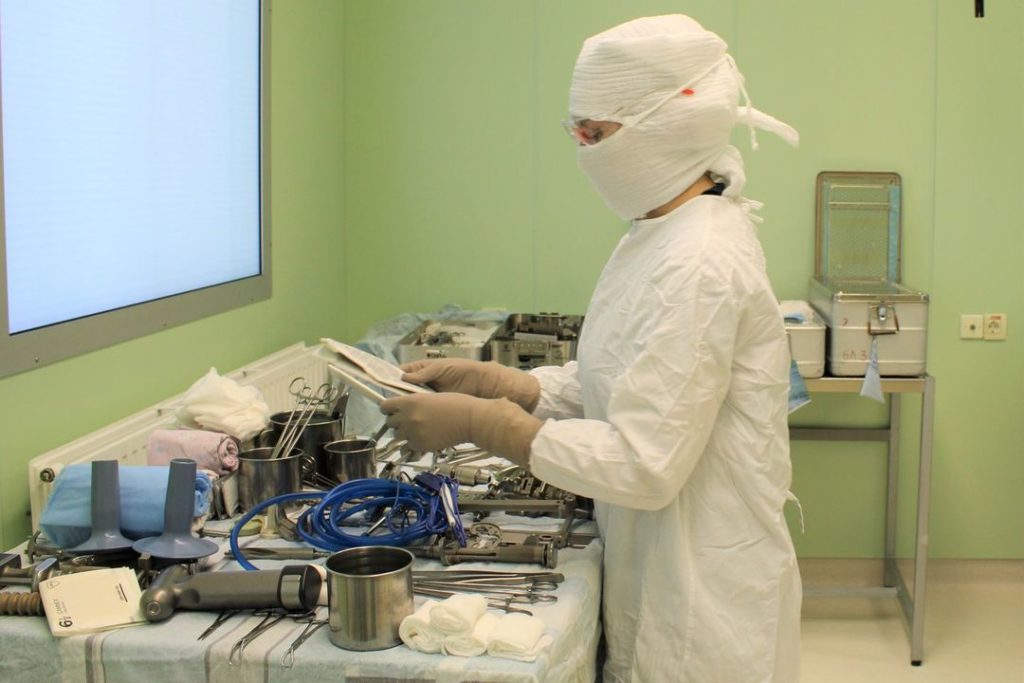 «Врачи получили удовольствие»: новосибирский 3D имплантат вживили пенсионерке в Сургуте