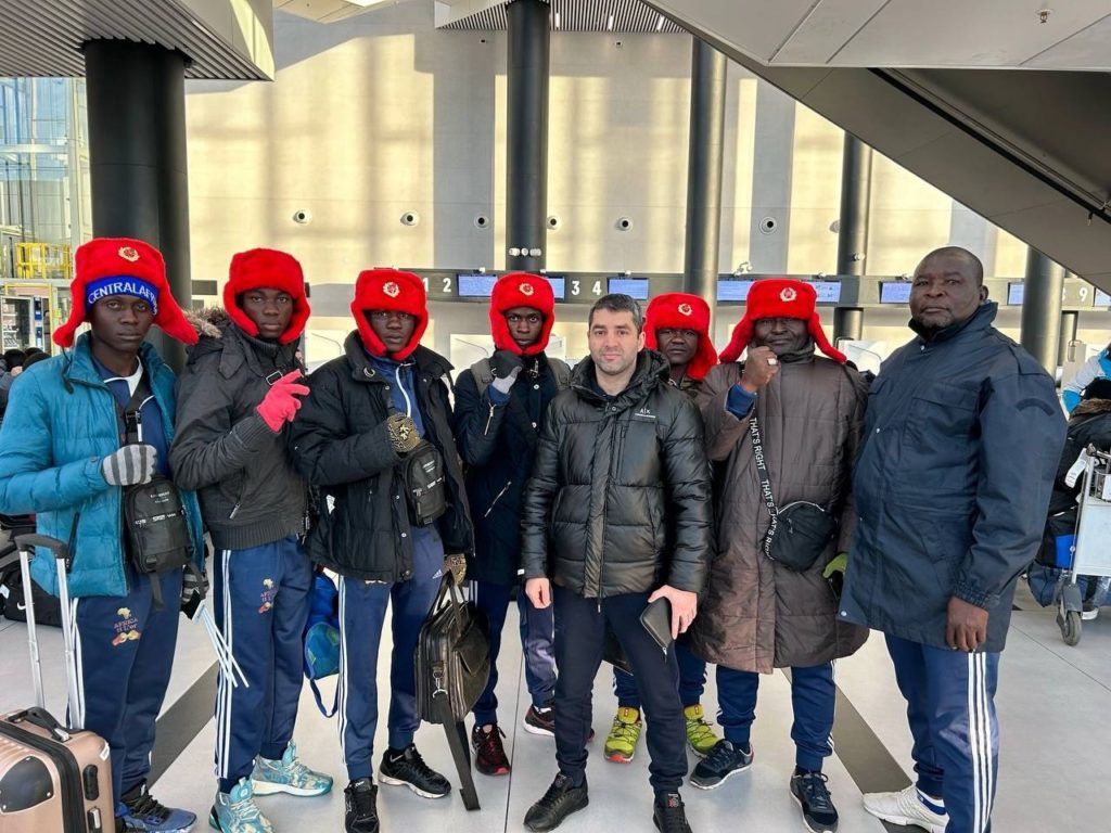 В аэропорту Новосибирска были замечены африканские боксеры