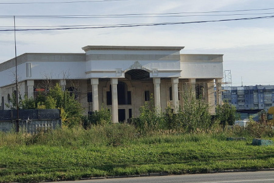 На месте ворвавшейся АЗС продают здание за 255 миллионов рублей в Новосибирске