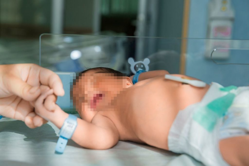 «Без любви не останется»: усыновить новорожденного из мусорки готовы 300 семей из Новосибирска