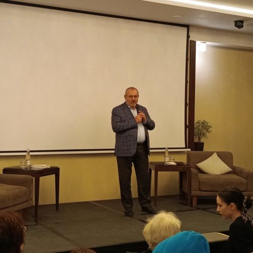 «Чисто пожрать»: Борис Надеждин рассказал в Новосибирске, зачем ходил в посольство Евросоюза
