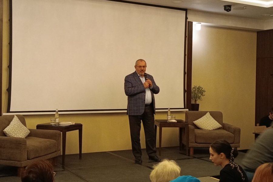 «Чисто пожрать»: Борис Надеждин рассказал в Новосибирске, зачем ходил в посольство Евросоюза