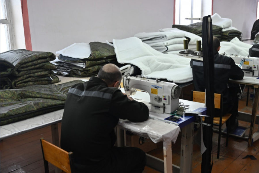 Осужденные изготовили более 8 тысяч вещей для бойцов СВО в Новосибирской области