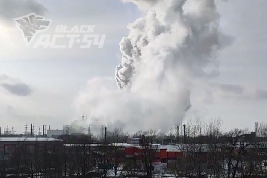 Гигантские столбы пара заметили над ТЭЦ-3 в Новосибирске