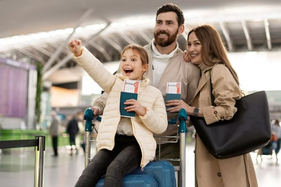 Авиакомпаниям запретят рассаживать родителей и их детей в самолетах