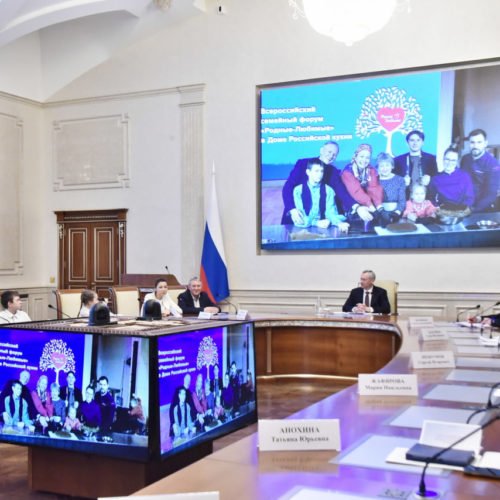 Губернатор Андрей Травников утвердил план проведения Года семьи в Новосибирской области