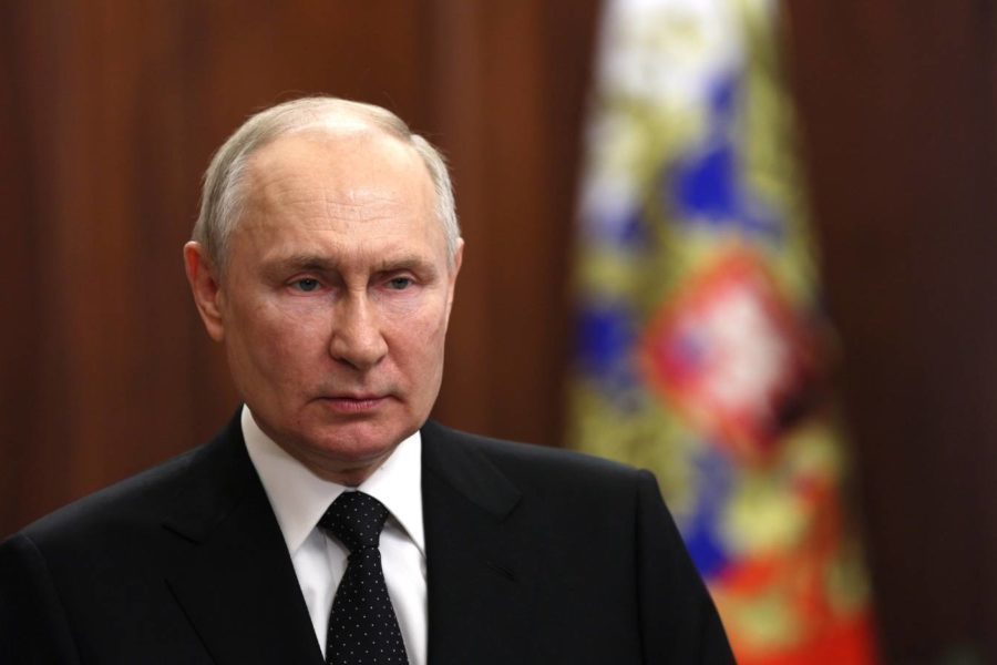 Путин подписал закон о конфискации имущества за «фейки про ВС РФ» и «призывы к экстремизму»