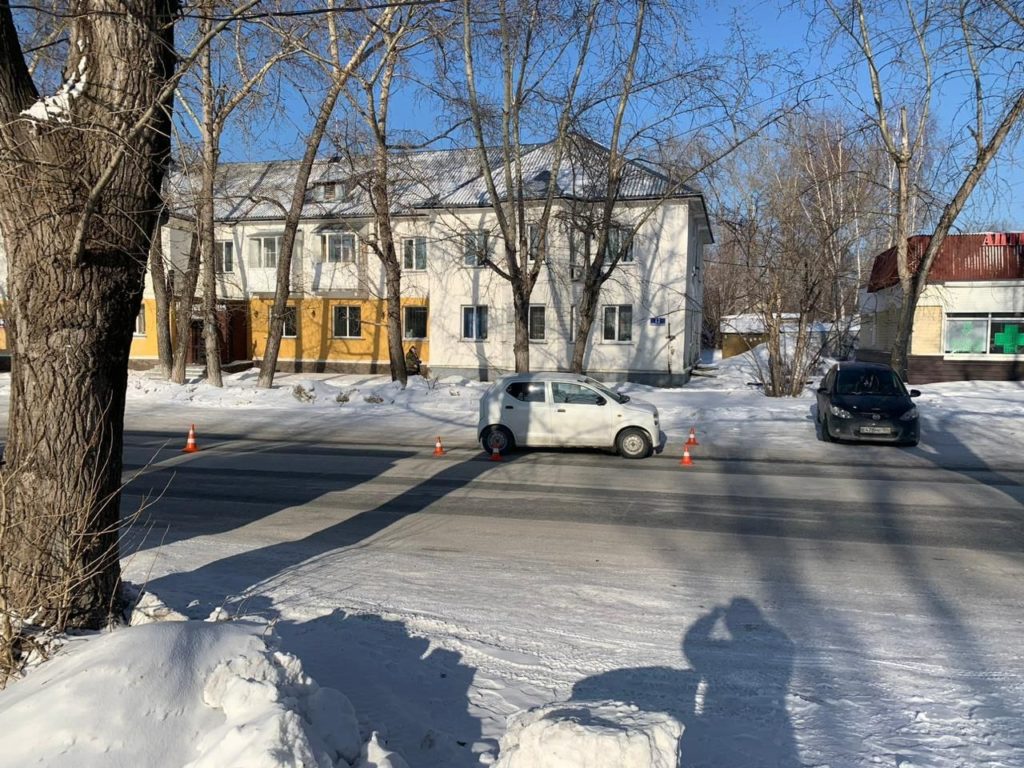 10-летнего мальчика сбил автомобиль в Калининском районе Новосибирска