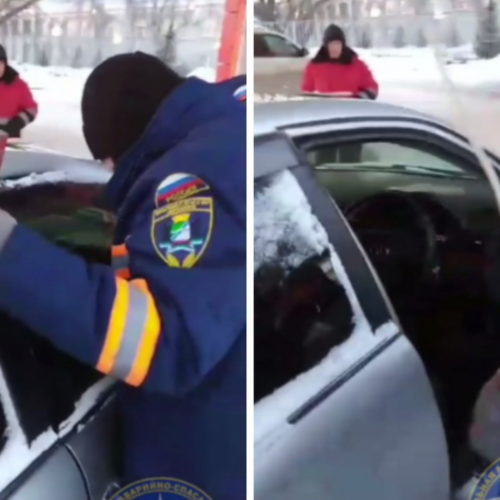 Спасатели вытащили двухлетнего ребенка из запертой машины в Новосибирске
