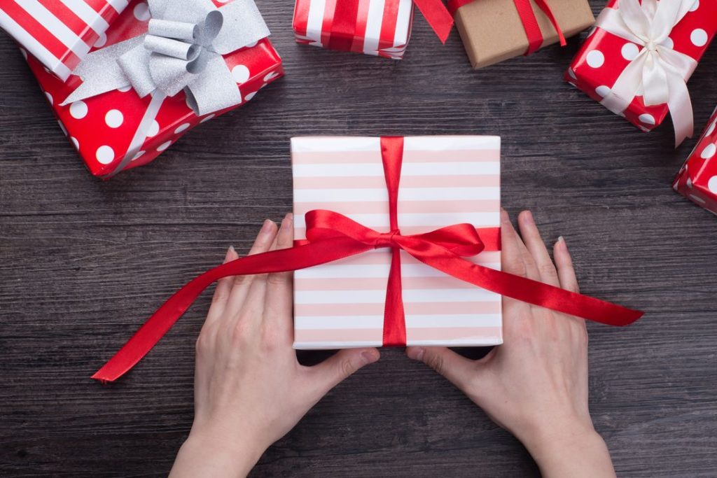 На подарки к 23 Февраля тратят меньше, чем к 8 Марта в Новосибирске