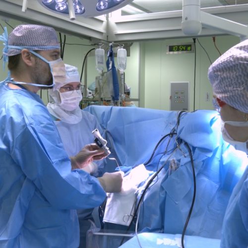 В клинике Новосибирска разбудили пациента во время операции на мозг