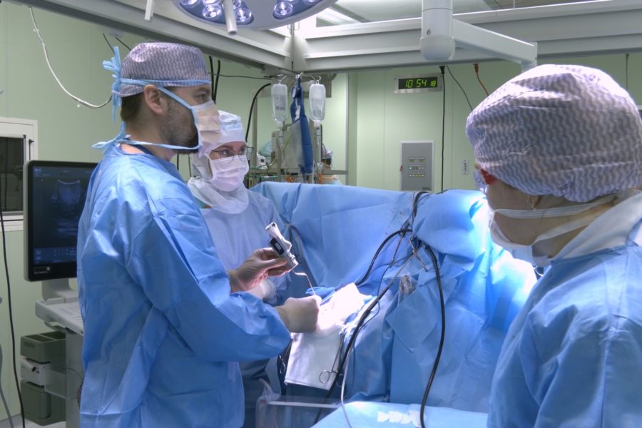 В клинике Новосибирска разбудили пациента во время операции на мозг
