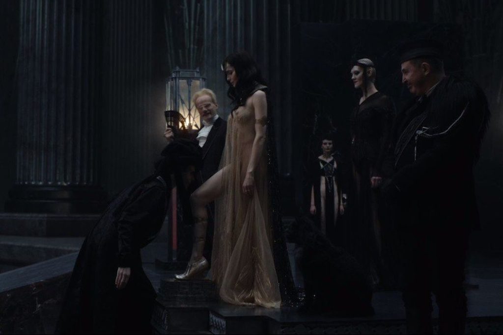 «Слишком идеальная»: грудь новой Маргариты обсудили зрители в кинотеатрах Новосибирска