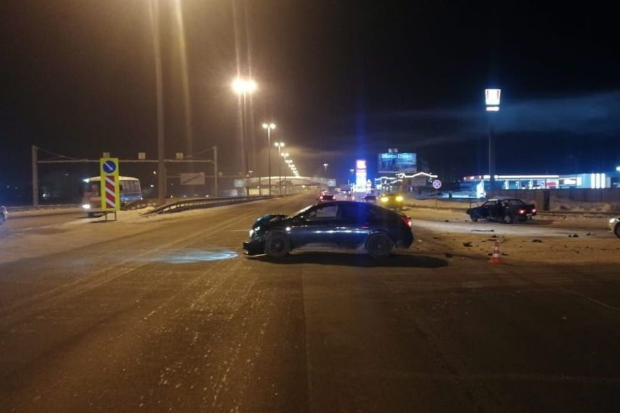 Мужчина погиб в аварии с участием двух автомобилей в Новосибирске