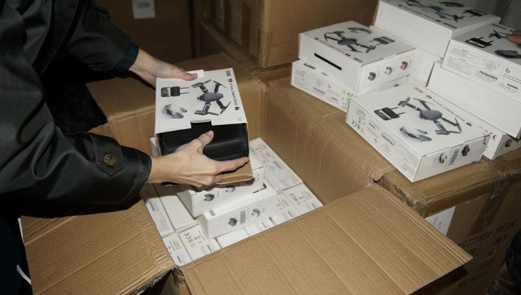 1800 дронов и бороскопов передали на СВО сибирские таможенники