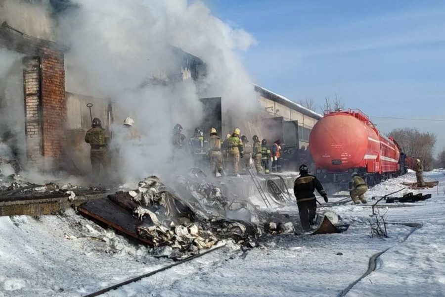 Открытое горение складов на Петухова в Новосибирске ликвидировано