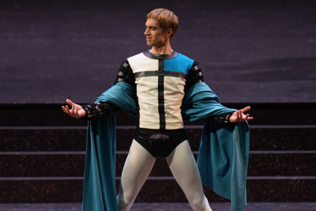 Солист НОВАТа получил звание заслуженного артиста России