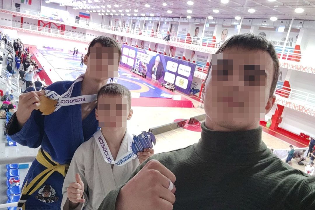 Тренер по борьбе врезал в ухо молодому спортсмену в Новосибирске