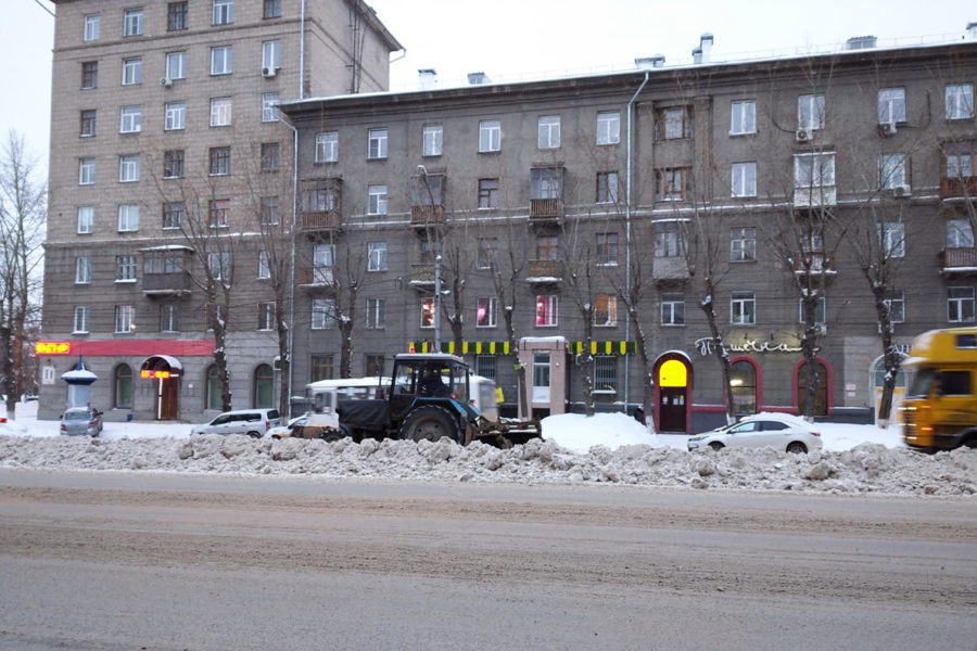 Подрядчики отказываются предоставлять технику для уборки снега в Новосибирске