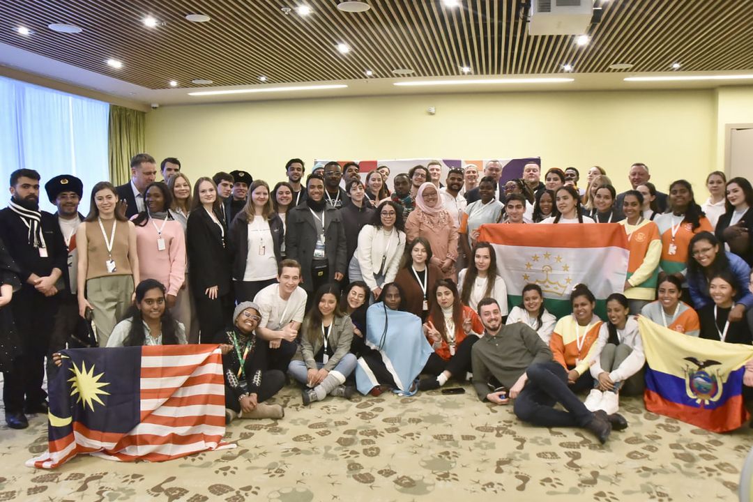 Андрей Травников представил возможности Новосибирской области участникам Всемирного фестиваля молодёжи