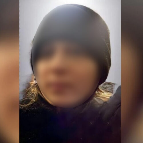 15-летнюю девушку в черной дубленке ищут в Новосибирске