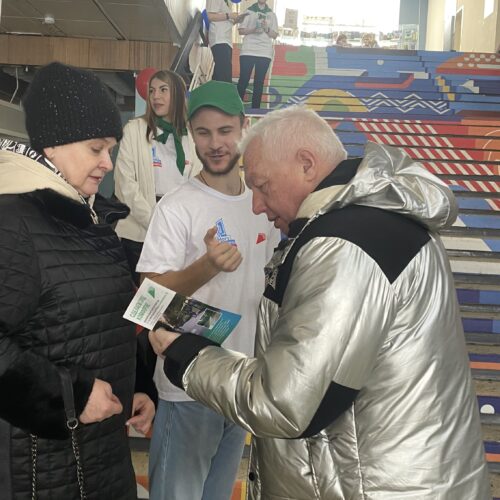 Проголосовать за объекты благоустройства помогают волонтеры в Новосибирске