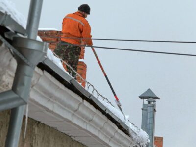 Сроки уборки крыш многоквартирных домов сорваны в Новосибирске