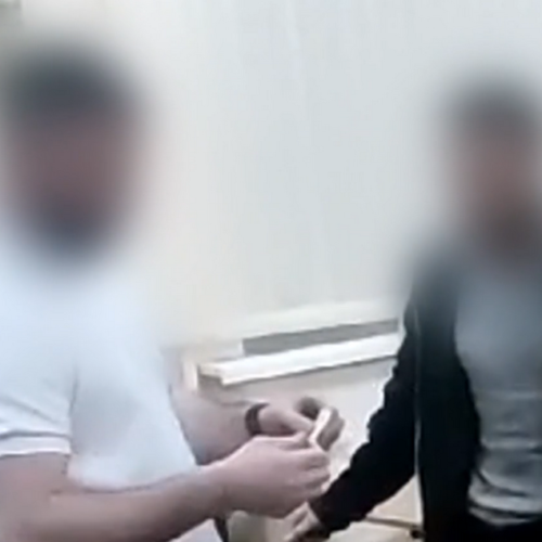 Двух мужчин за попытку продать пистолет задержали в Новосибирской области