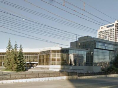 Здание банка сносят на улице Кирова в Новосибирске