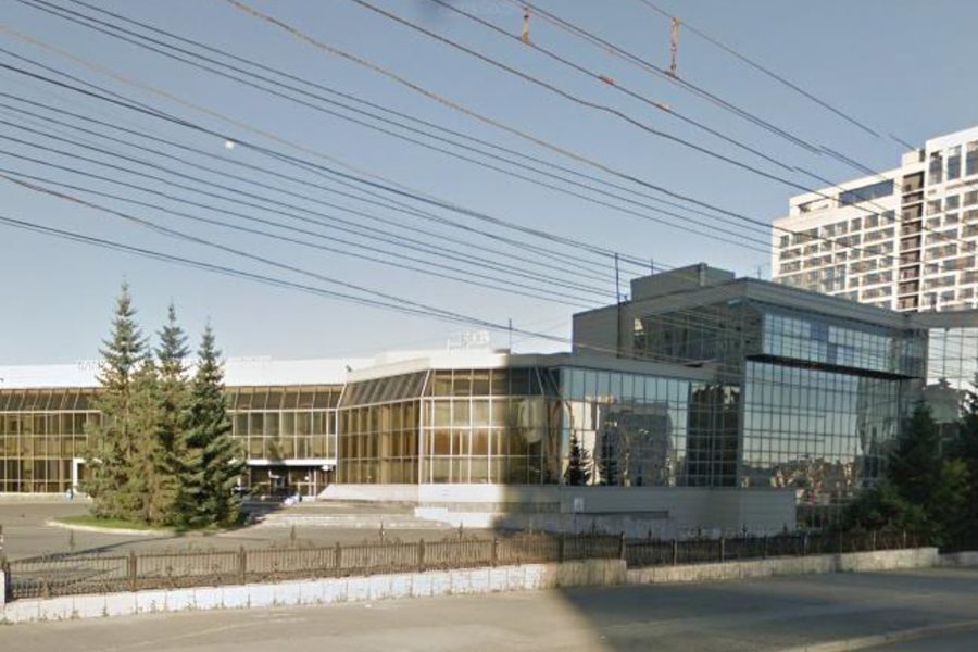 Здание банка сносят на улице Кирова в Новосибирске