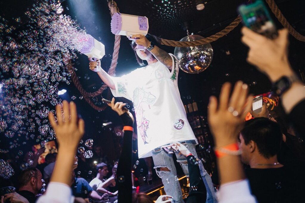 «Закрыли нахрен*»: скандальный Nebar устроит прощальную вечеринку в Новосибирске