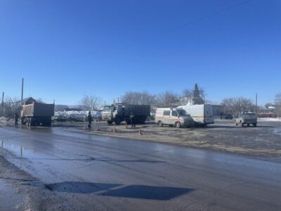 Большегрузы разрушают дороги села Медведское под Новосибирском