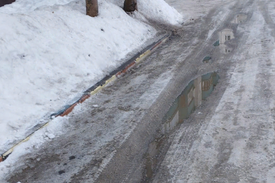 Более 300 нарушений по уборке снега и наледи выявлено во дворах Новосибирска
